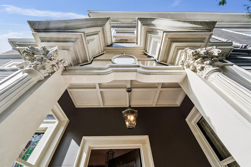 Detail photo of Centoni handiwork
