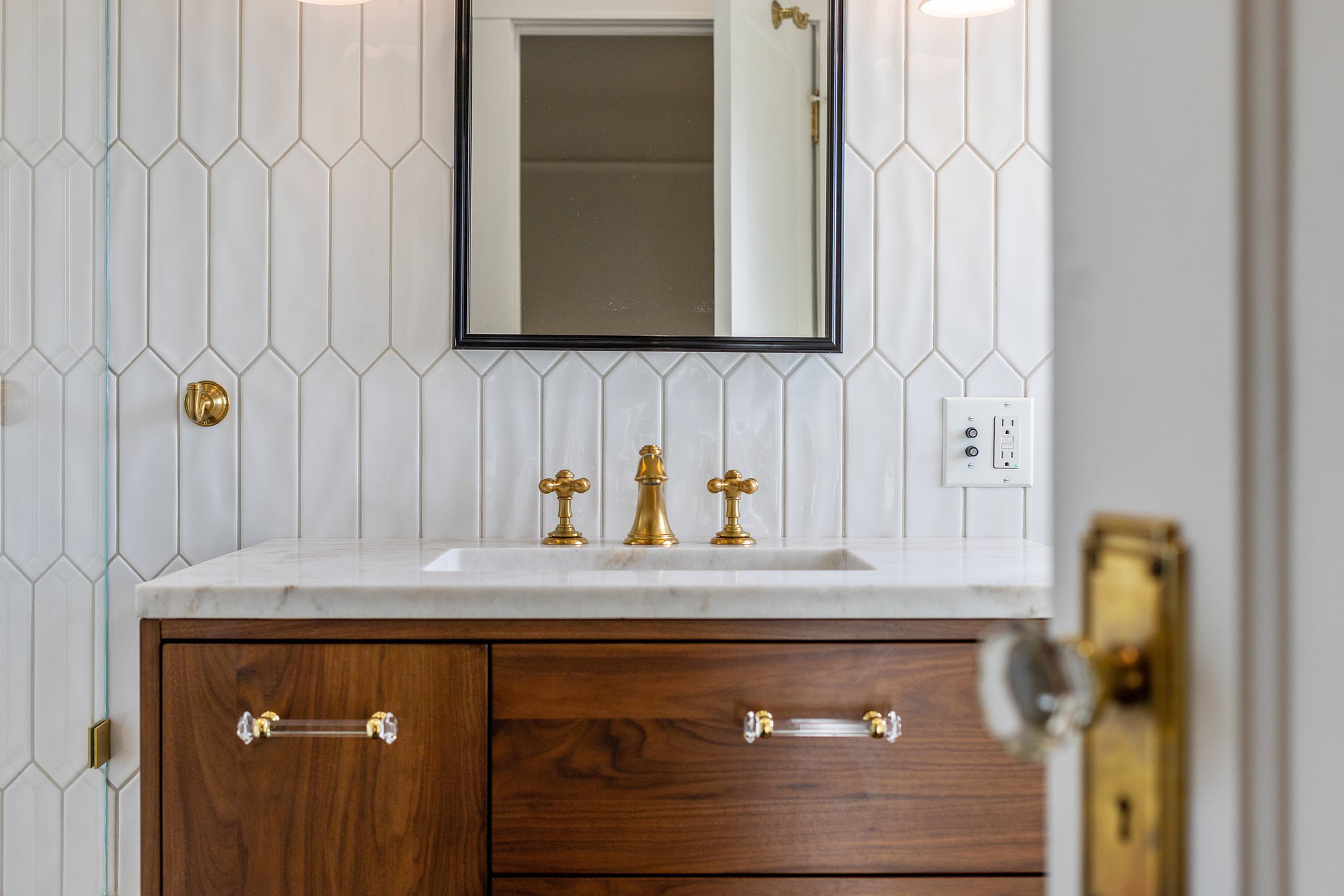 Bathroom vanity